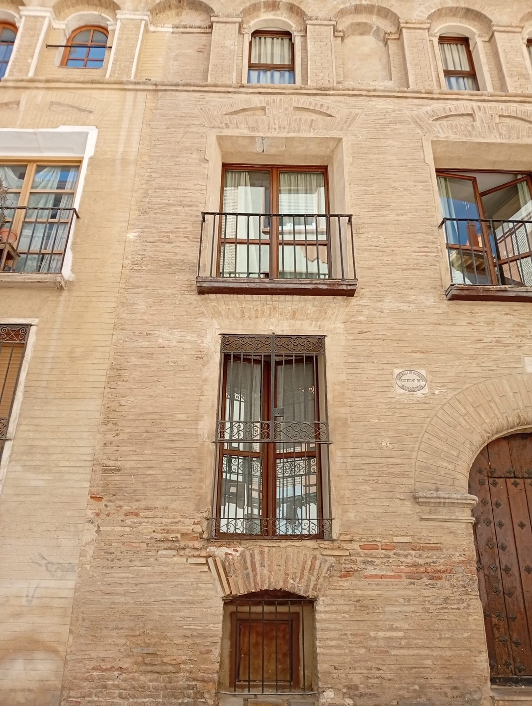 Fachada principal · Balcones y arquerías · C/ Dr. Palomar 16
