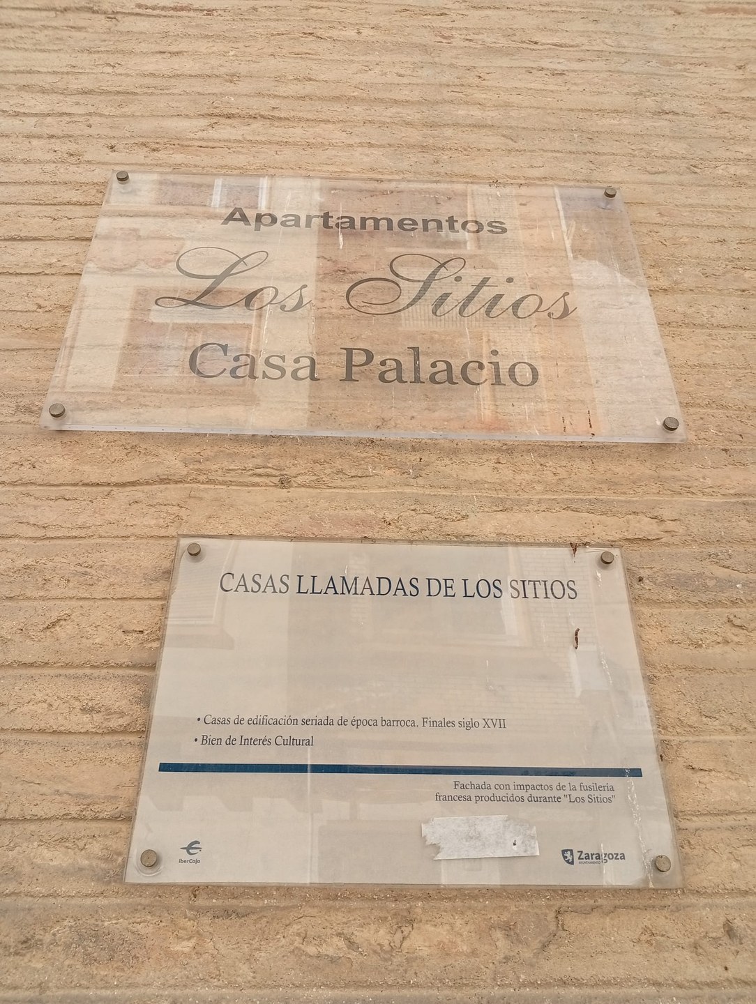 Placas «Casas de los Sitios» · BIC · Apartamentos Los Sitios Casa Palacio